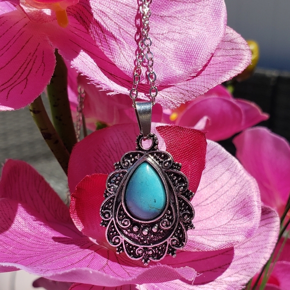 Turquoise Pendant Necklace - Picture 4 of 4